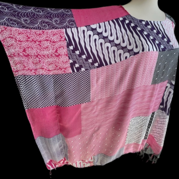 0145/  Pink batik Pattern Poncho, Short kaftan, Swim Cover Up. - Picture 7 of 11